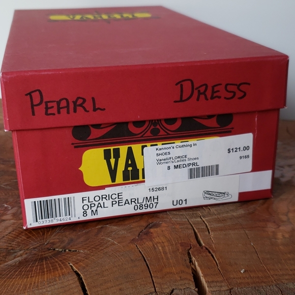 Size 8 M Vaneli Florice Flats in Opal Pearl w/ Box - Picture 8 of 8
